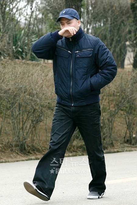 연병장으로 향하는 나얼 ⓒ논산(충남)=홍봉진 인턴기자 hongga@