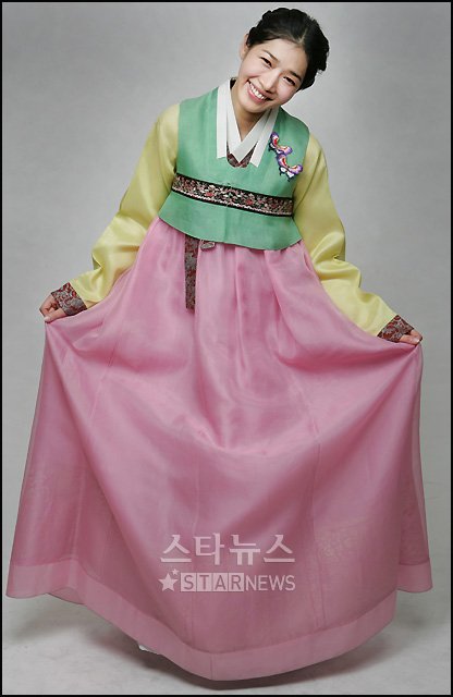 ↑'청정원' CF에서 장동건의 사랑을 한 몸에 받은 그녀로 주목 받은 신우선. 사진=최용민 기자 leeben@