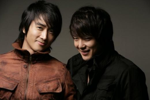 '2008 연가' 뮤직비디오에 출연한 송승헌(왼쪽)