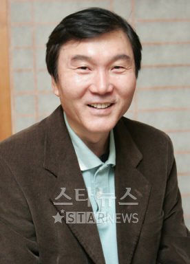 ↑KBS 1TV 일일연속극'미우나 고우나'에 이어 '서울뚝배기'를 연출하는 이덕건PD