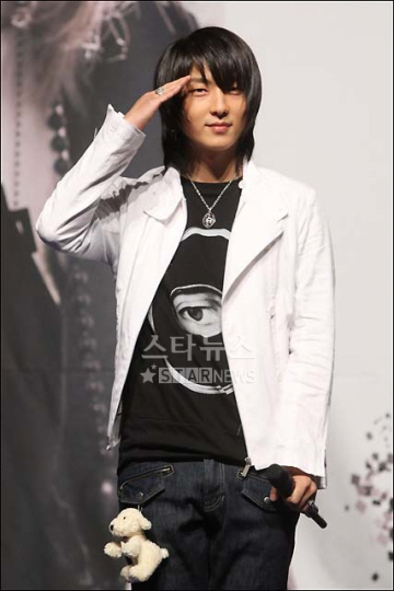 생일파티에 참여한 이준기 ⓒ홍봉진