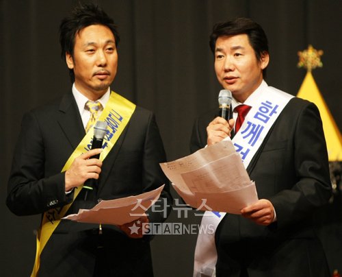 지난해 열린 한 자선행사에서 함께 사회를 본 이문세(왼쪽)와 박상원 ⓒ머니투데이 스타뉴스