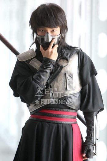 '일지매' 복장을 한 이준기 ⓒ홍봉진 기자 honggga@<br /><br />

