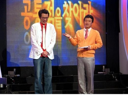 SBS '공통점을 찾아라'에 출연한 이윤석(왼쪽)과 진행자 서경석. 사진제공=SBS