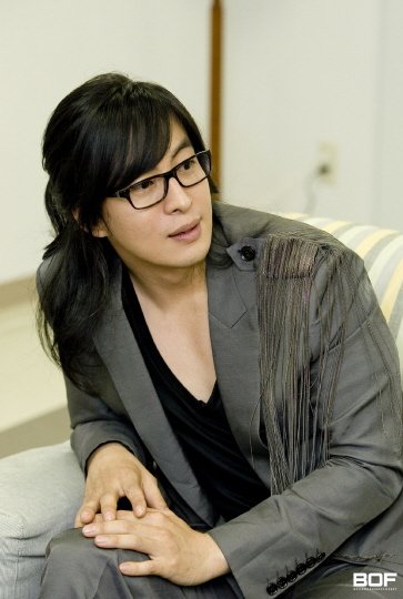 ⓒ<1일 배용준이 한국 취재진과 인터뷰를 하고 있다>