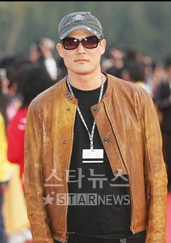 ↑지난해 4월 전주국제영화제 개막식장에 나온 윤동환