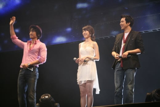 '2008 연가' 일본 프리미엄 콘서트 무대에선 송승헌, 이연희, 박용하 ⓒ엠넷미디어
