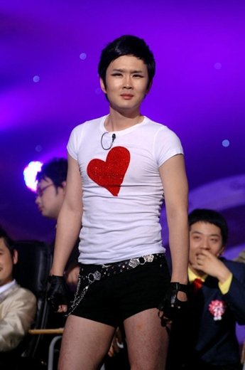 KBS 2TV '개그콘서트'의 '봉숭아학당' 코너 '왕비호' ⓒKBS