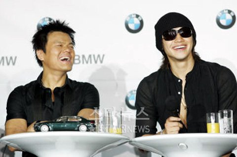 ↑지난 2006년 'BMW meets truth' 제작발표회에 참석해 나란히 앉아있는 박진영과 비