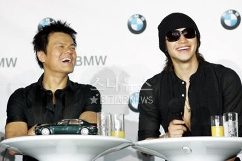 ↑지난 2006년 'BMW meets truth' 제작발표회에 참석해 나란히 앉아있는 박진영과 비