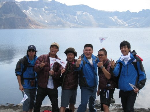백두산 천지에 오른 '1박2일' 멤버 ⓒKBS<br /><br />
