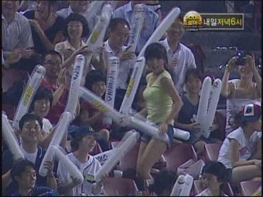 ↑'두산댄스녀'로 유명세를 탄 김해연씨<사진=방송화면캡쳐>