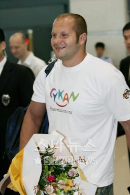 ↑ 2006년 8월 인천국제공항으로 입국하는 표도르 ⓒ임성균 기자