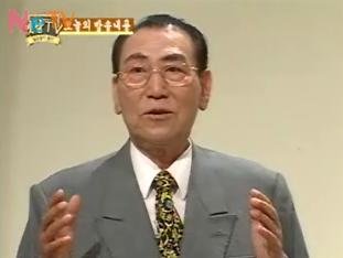 ↑첫 전문 기상 캐스터라 할 수 있는 김동완<br /><br />
<사진=SBS방송화면 캡처>