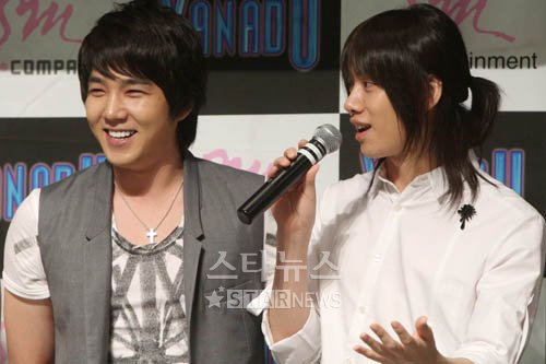 뮤지컬 '제너두'의 주연을 맡은 슈퍼주니어의 강인(왼쪽)과 희철 ⓒ홍봉진 기자 honggga@