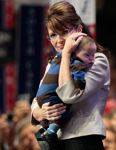 ↑ 다운증후군 아들을 안고 있는 새라 페일린 미국 공화당 부통령 후보