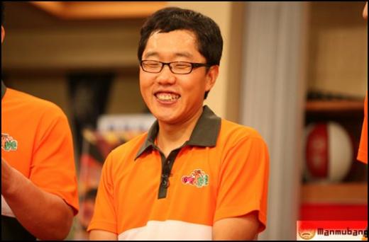 SBS '야심만만 예능선수촌'의 MC 김제동
