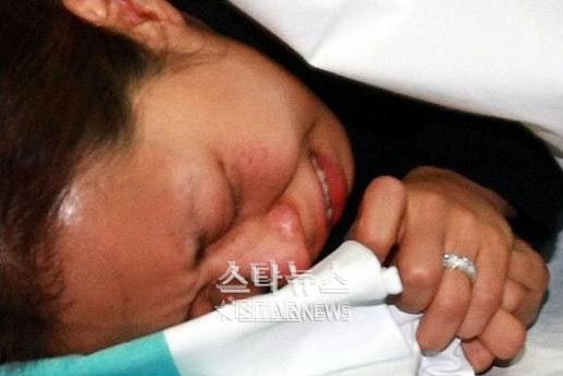 남편 소식에 실신한 정선희ⓒ송희진 기자