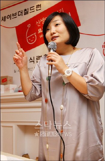 ↑7일 '신생아 살리기 모자뜨기 캠페인'에 참여한 박경림 ⓒ이명근 기자