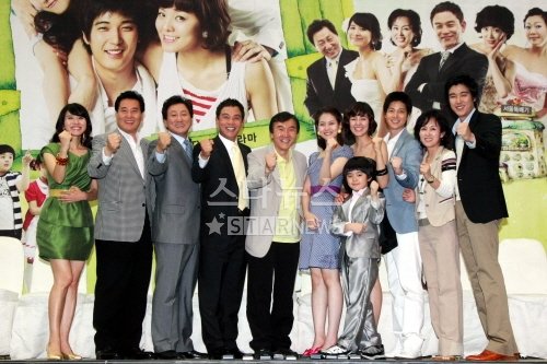 '미워도 다시 한 번'의 편성 난항으로 연장 방송이 결정된 '돌아온 뚝배기' ⓒ임성균 기자<br /><br />
