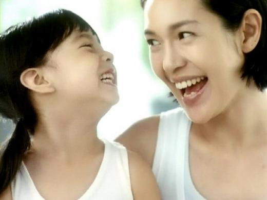 ↑룰루연수기 CF에 아역스타 김수정과 함께 출연한 모습 