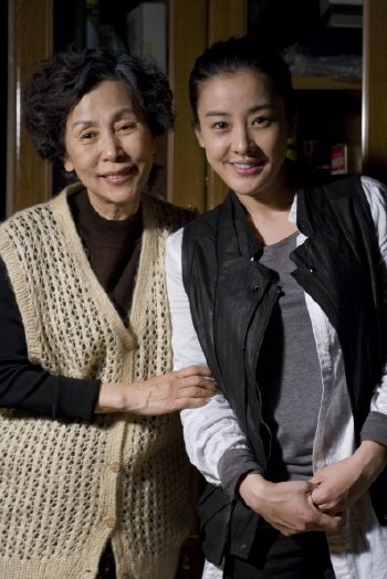 배우 손숙과 박은혜 <사진제공=올리브나인>