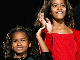 ↑ 오바마의 두 딸 샤샤(왼쪽)과 말리아 