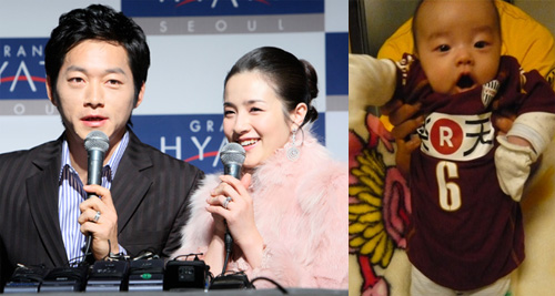 김남일·김보민 부부(ⓒ임성균 기자)와 2세 '꼬물이'(사진출처=김보민 아나운서 미니홈페이지)