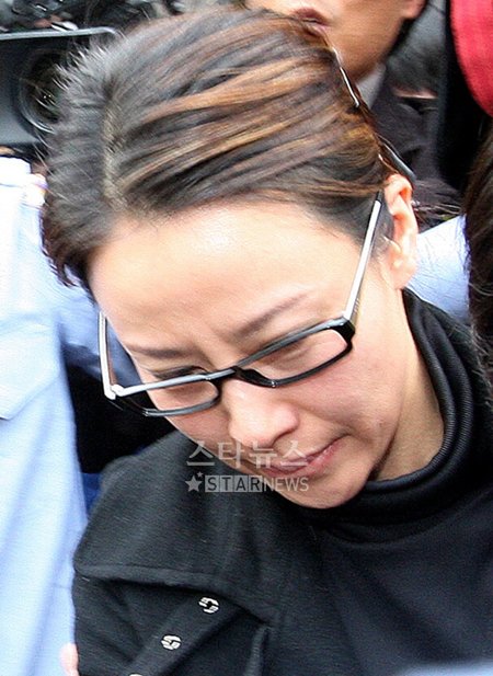 ↑ 26일 의정부지방법원 고양지원에서 열린 공판에 출석하는 옥소리 ⓒ임성균 기자<br /><br />
