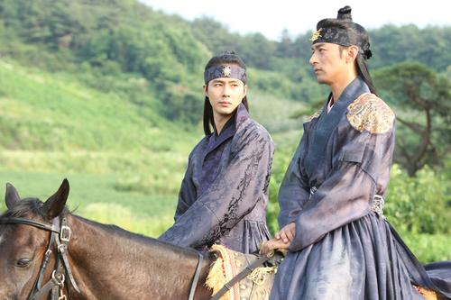 '쌍화점' 조인성과 주진모(오른쪽) <사진출처=영화스틸>