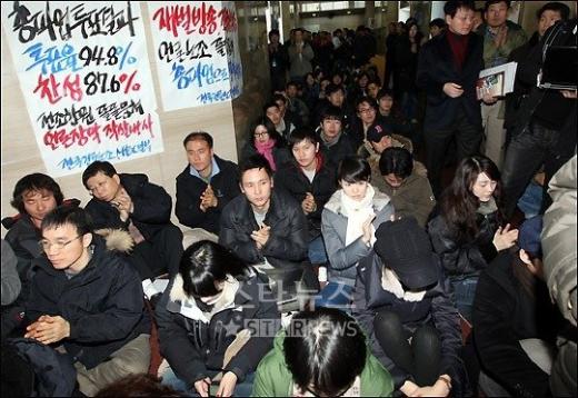 26일 오전 파업에 나선 방송 관계자들 ⓒ사진=홍봉진 기자 honggga@