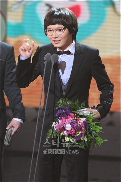 '2008 MBC 연예대상'에서 우수상,인기상을 수상한 신정환ⓒ임성균 기자