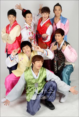 2PM의 우영,재범,닉쿤,찬성,택연,준수,준호(왼쪽위부터 시계방향) ⓒ송희진 기자 songhj@