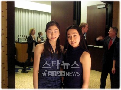 ↑ 김연아(左)와 아사다 마오(右).(김연아 미니홈피)