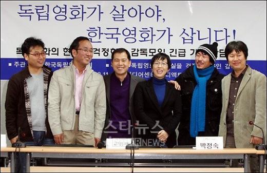 사진 왼쪽부터 문정현 감독, 안해룡 감독, 고영재 PD, 박정숙 감독, 양익준 감독, 이충렬 감독 ⓒ임성균 기자