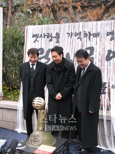 '광화문연가' 노래비추진위원회의 박상원, 이문세, 김승현(왼쪽부터)
