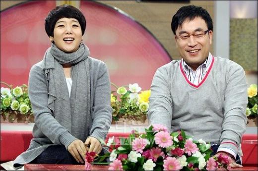 EBS '부모 60'의 진행자 지승현 아나운서(왼쪽)와 개그맨 이혁재 ⓒ임성균 기자
