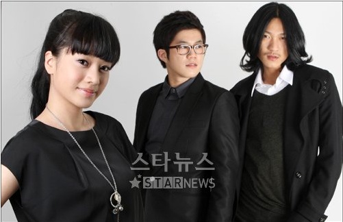 ↑타이푼의 전 멤버 하나와 현 멤버인들인 우재, 지환(왼쪽부터) ⓒ사진=송희진 기자 songhj@<br /><br />
