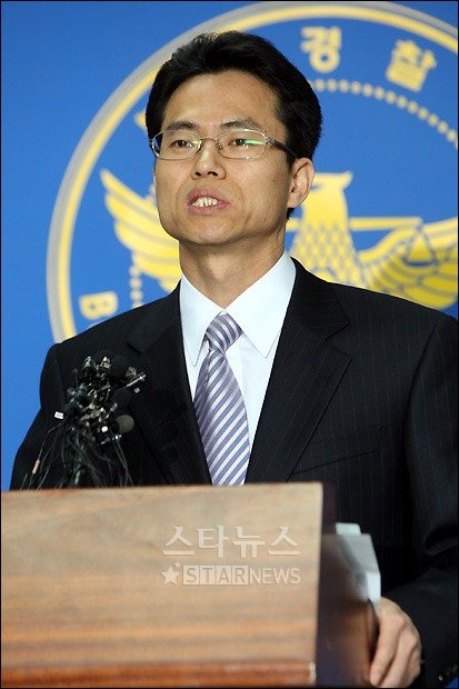 분당경찰서 오지용 형사과장이 16일 오전 중간 수사브리핑을 하고 있다 ⓒ임성균 기자
