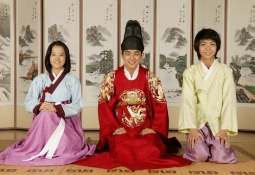 ↑ '왕과 나' 촬영 당시의 유승호(중앙)와 박보영(왼쪽) 