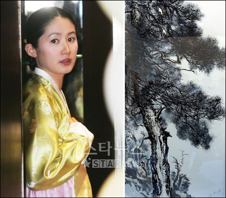 심은하(왼쪽)와 그의 출품작 '영고송'<br /><br />
