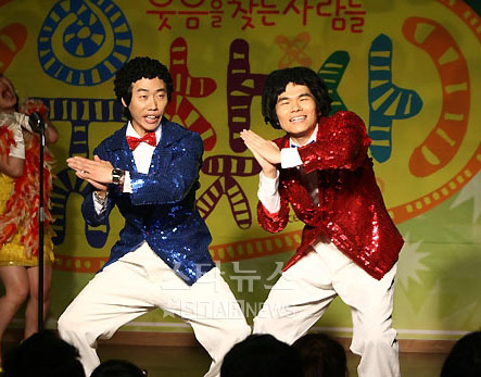 '뻐꾸기 브라더스' 코너를 선보이고 있는 정만호(왼쪽)와 윤성한 ⓒ임성균 기자 tjdrsb23@