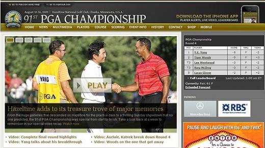 PGA챔피언십 공식홈페이지에 올라온 양용은과 타이거우즈의 악수 장면.