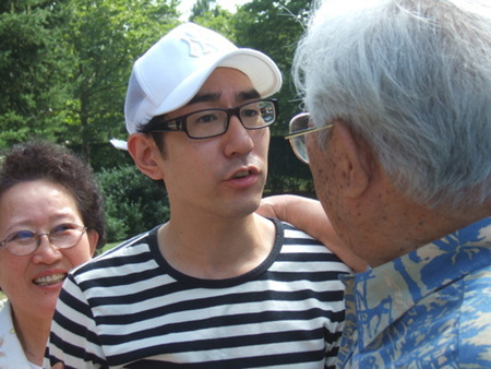 ↑ 유진 박(34)이 최근 미국에서 외할아버지, 외할머니를 만나고 있는 모습. 
