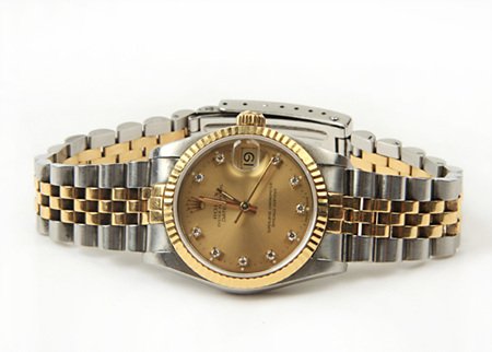↑ 로렉스 매장에서 880만 원~1320만 원대에 판매되고 있는 \'로렉스 콤비\' 시계. 
