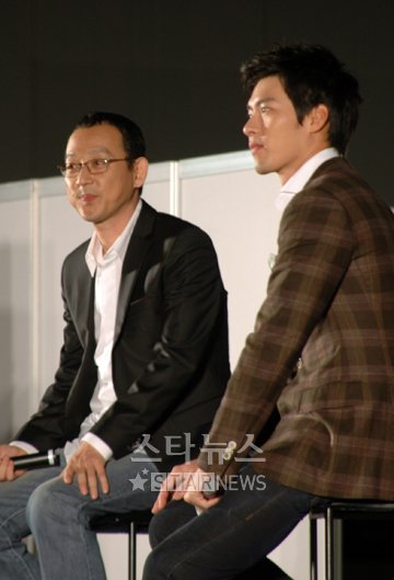 표민수 감독, 현빈(오른쪽)