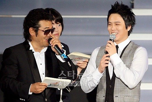2009 원더풀코리아 콘서트 사회자 김보성(왼쪽)과 SG워너비 김용준 ⓒ사진=홍봉진 기자 honggga@