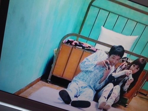 산다라박이 미투데이를 통해 공개한 박봄 '유 앤 아이' 뮤직비디오의 한 장면 ⓒ사진=2NE1 미투데이