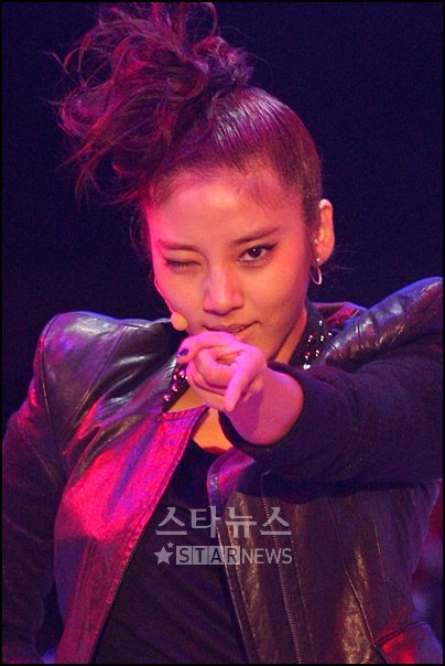 지난달 16일 경희대 '개교60주년 기념 2009 경희 평화콘서트' 당시 무대에 오른 손담비 ⓒ임성균 기자 tjdrsb23@
