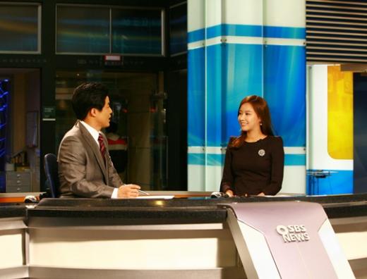 SBS 나이트라인 '뉴스 속으로'에 출연한 김아중 ⓒ사진=예당엔터테인먼트